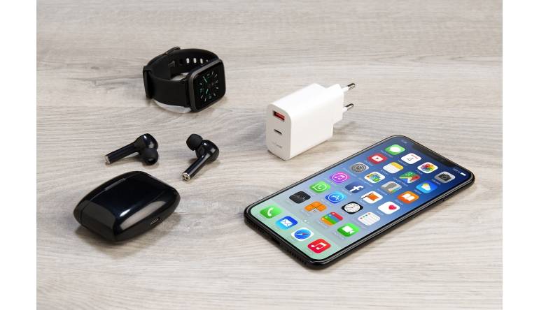 Revolt USB-Doppellader von Revolt für Mobilgeräte - Typ A und C, bis zu 20 Watt, Bild 1 mobile Devices USB-Doppellader von Revolt für Mobilgeräte - Typ A und C, bis zu 20 Watt - News, Bild 1