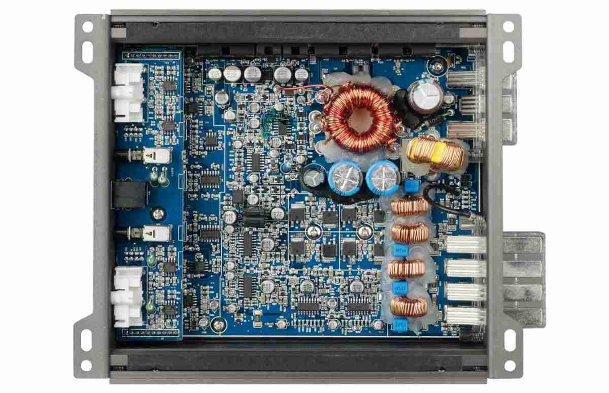 Serientest: Gladen Audio FD 130c2, Gladen Audio FD 75c4, Bild 6 Car-HiFi Endstufe 2-Kanal Gladen Audio FD 130c2, Gladen Audio FD 75c4 im Test , Bild 6