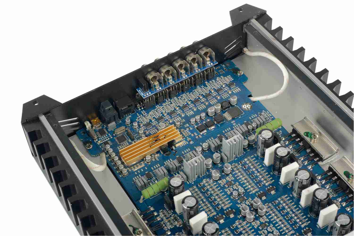 Serientest: Hifonics TRX4004 DSP, Hifonics TRX5005 DSP, Hifonics TRX6006 DSP, Bild 12 Car-HiFi Endstufe 4-Kanal Hifonics TRX4004 DSP, Hifonics TRX5005 DSP, Hifonics TRX6006 DSP im Test , Bild 12