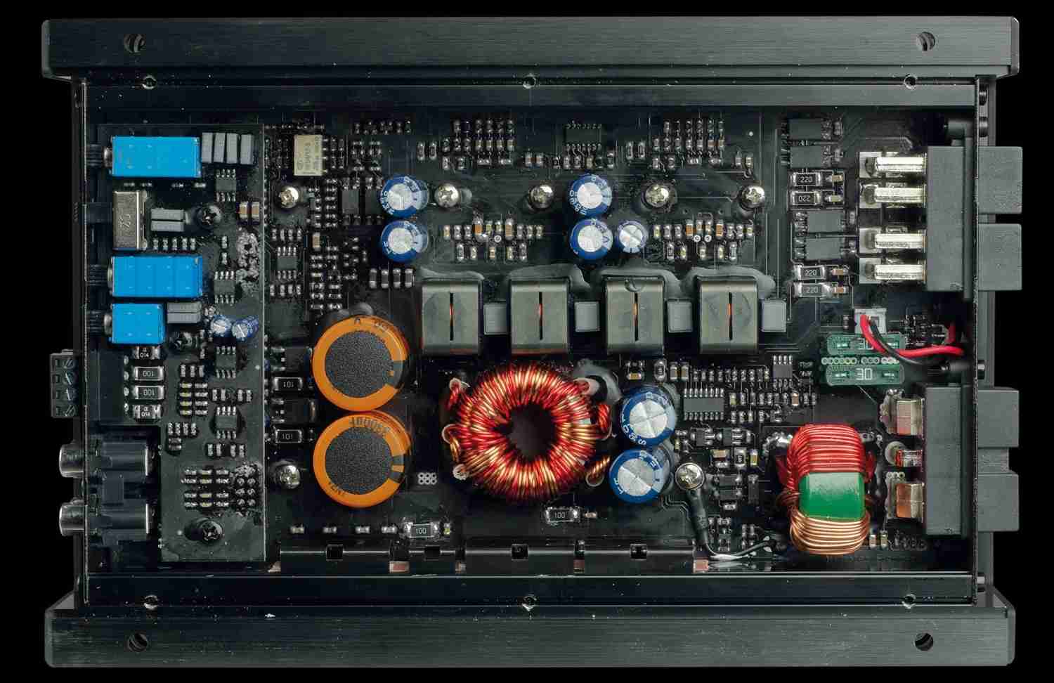 Serientest: Helix M ONE, Helix M FOUR, Bild 4 Car-HiFi Endstufe Mono Helix M ONE, Helix M FOUR im Test , Bild 4