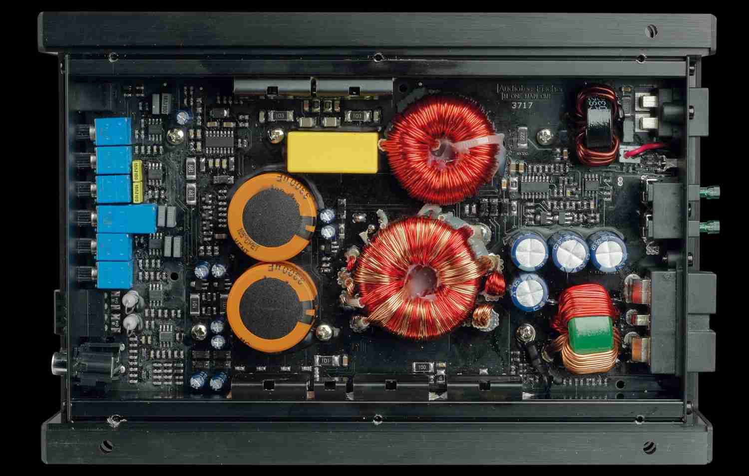 Serientest: Helix M ONE, Helix M FOUR, Bild 5 Car-HiFi Endstufe Mono Helix M ONE, Helix M FOUR im Test , Bild 5