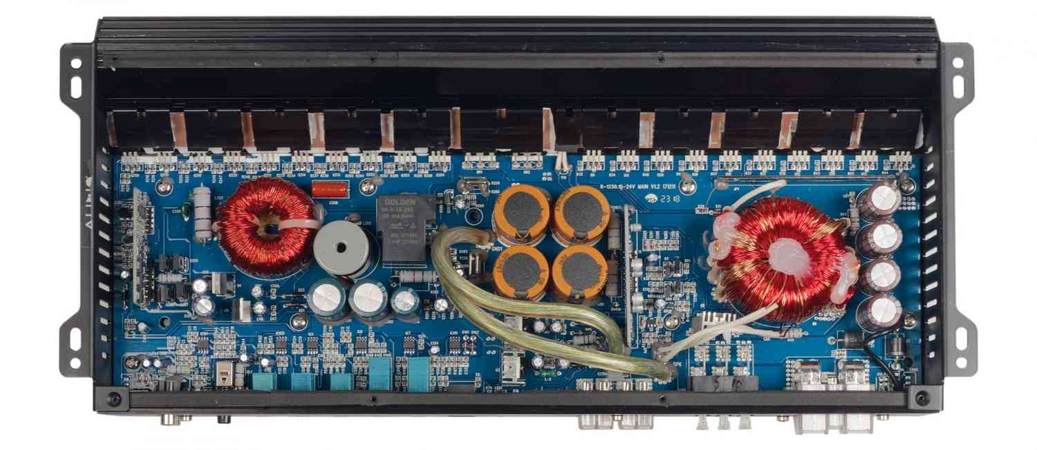 Car-HiFi Endstufe Mono Audio System R-1250.1 D 24V, Audio System R-110.4 24V im Test , Bild 3