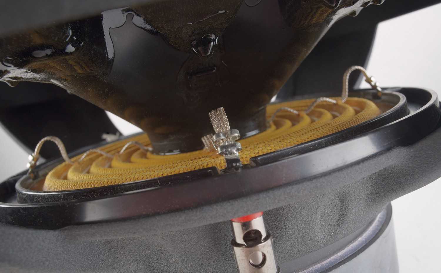 Serientest: Kicker VL7R102, Kicker VL7R122, Bild 4 Car-Hifi Subwoofer Gehäuse Kicker VL7R102, Kicker VL7R122 im Test , Bild 4