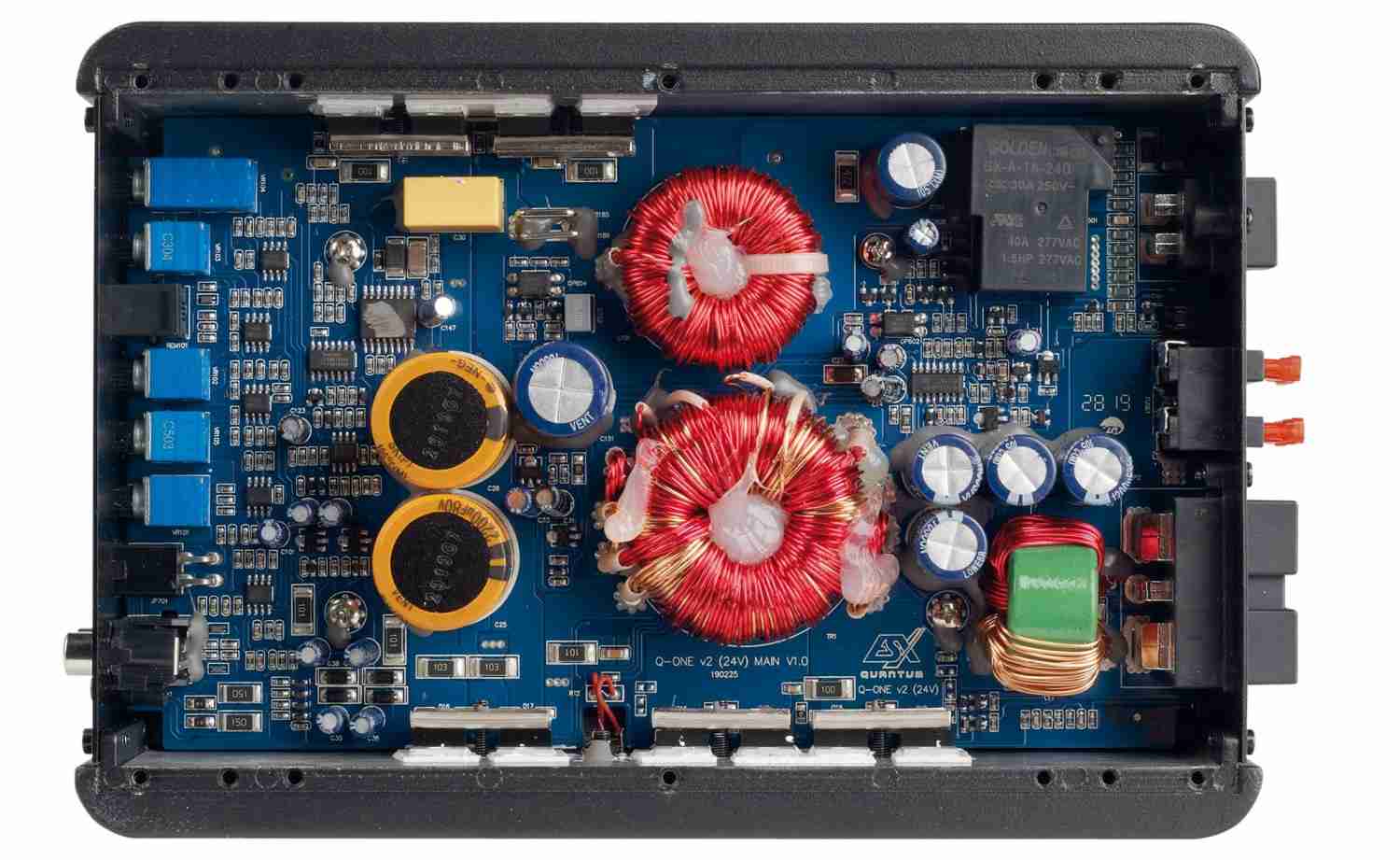 Systemtest: ESX Q-Four v2 24V, ESX Q-One v2 24V, Bild 3 Car-HiFi Endstufe 4-Kanal ESX Q-Four v2 24V, ESX Q-One v2 24V im Test , Bild 3