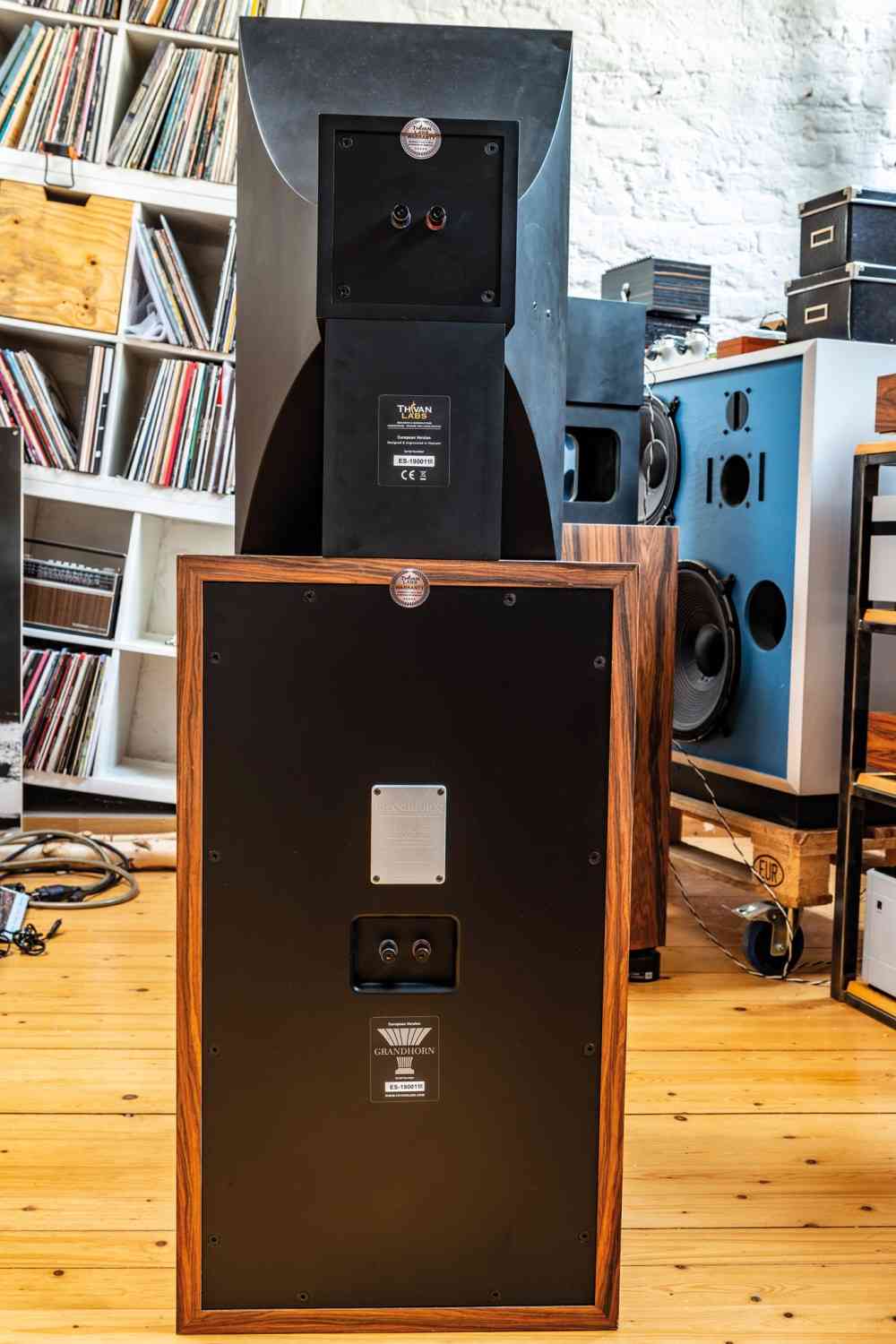 Systemtest: Thivan Labs Lion 805, Thivan Labs S-5, Thivan Labs Grand Horn, Bild 10 Röhrenverstärker Thivan Labs Lion 805, Thivan Labs S-5, Thivan Labs Grand Horn im Test , Bild 10