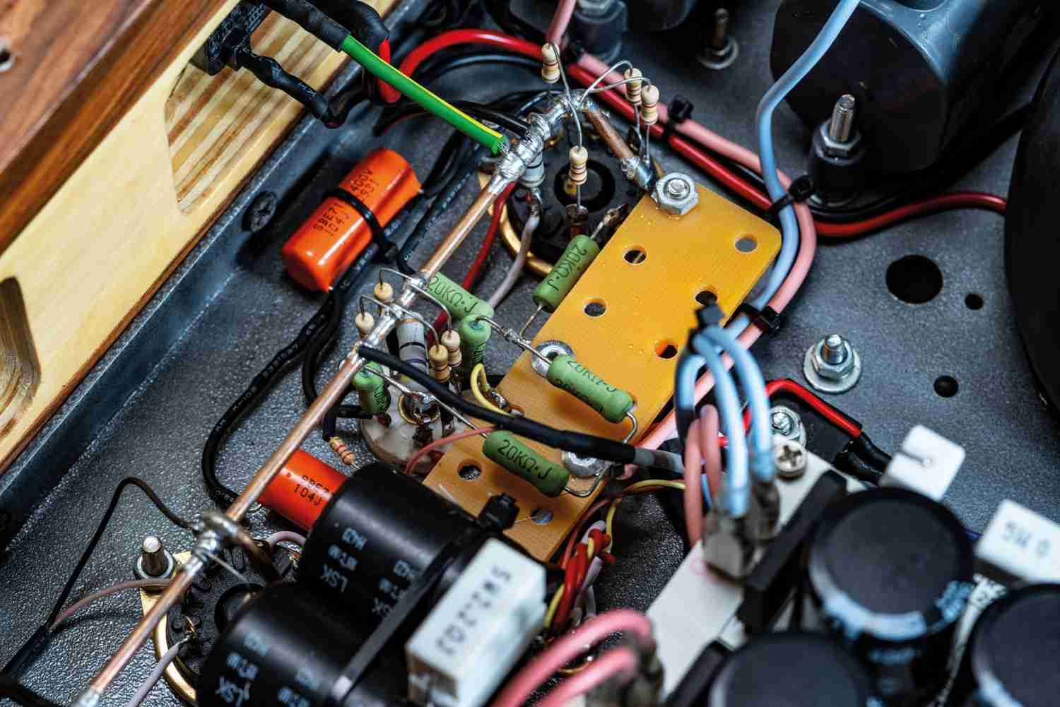 Systemtest: Thivan Labs Lion 805, Thivan Labs S-5, Thivan Labs Grand Horn, Bild 12 Röhrenverstärker Thivan Labs Lion 805, Thivan Labs S-5, Thivan Labs Grand Horn im Test , Bild 12