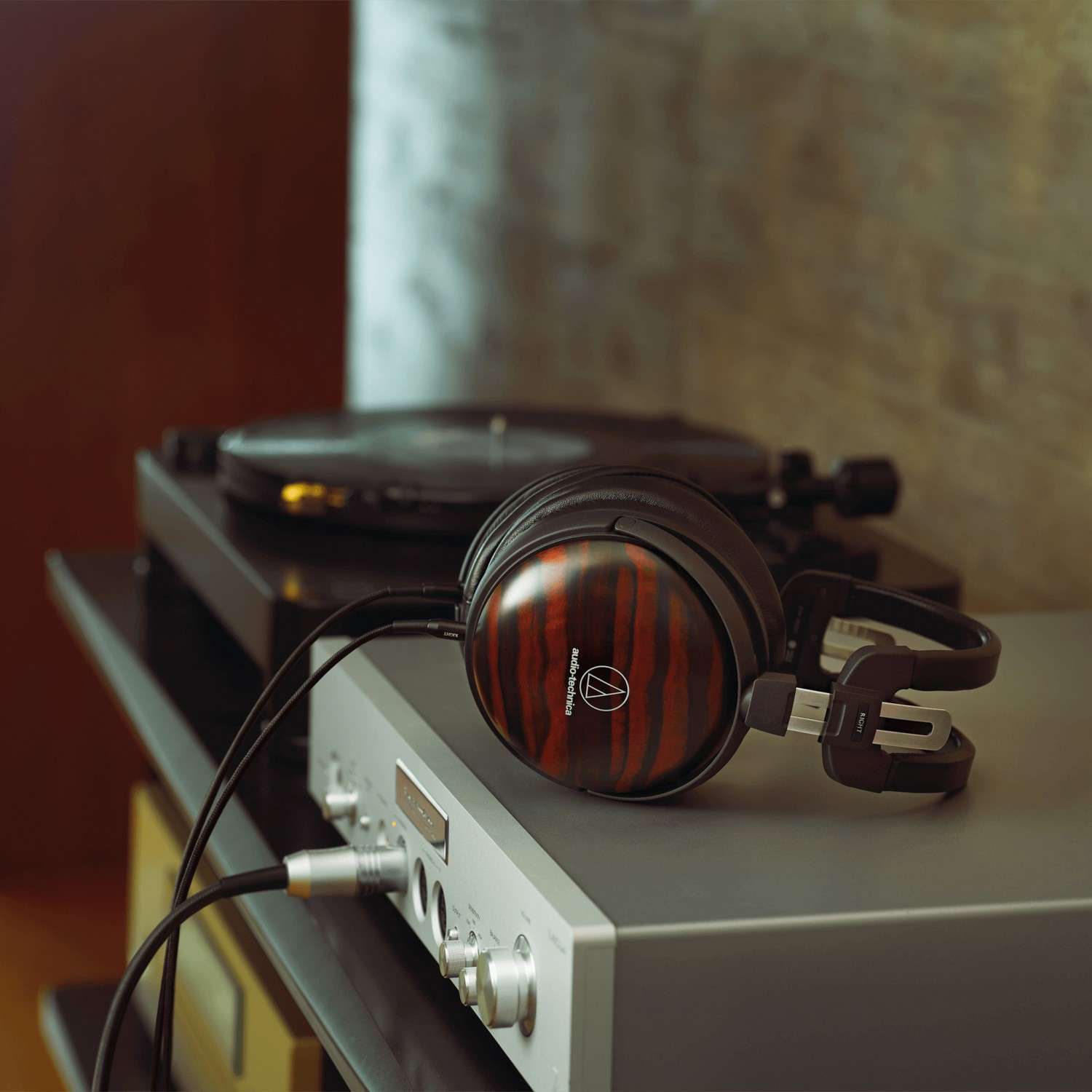 Serientest: Audio-Technica ATH-AWAS/F, Audio-Technica ATH-AWKT, Bild 2 Kopfhörer Hifi Audio-Technica ATH-AWAS/F, Audio-Technica ATH-AWKT im Test , Bild 2