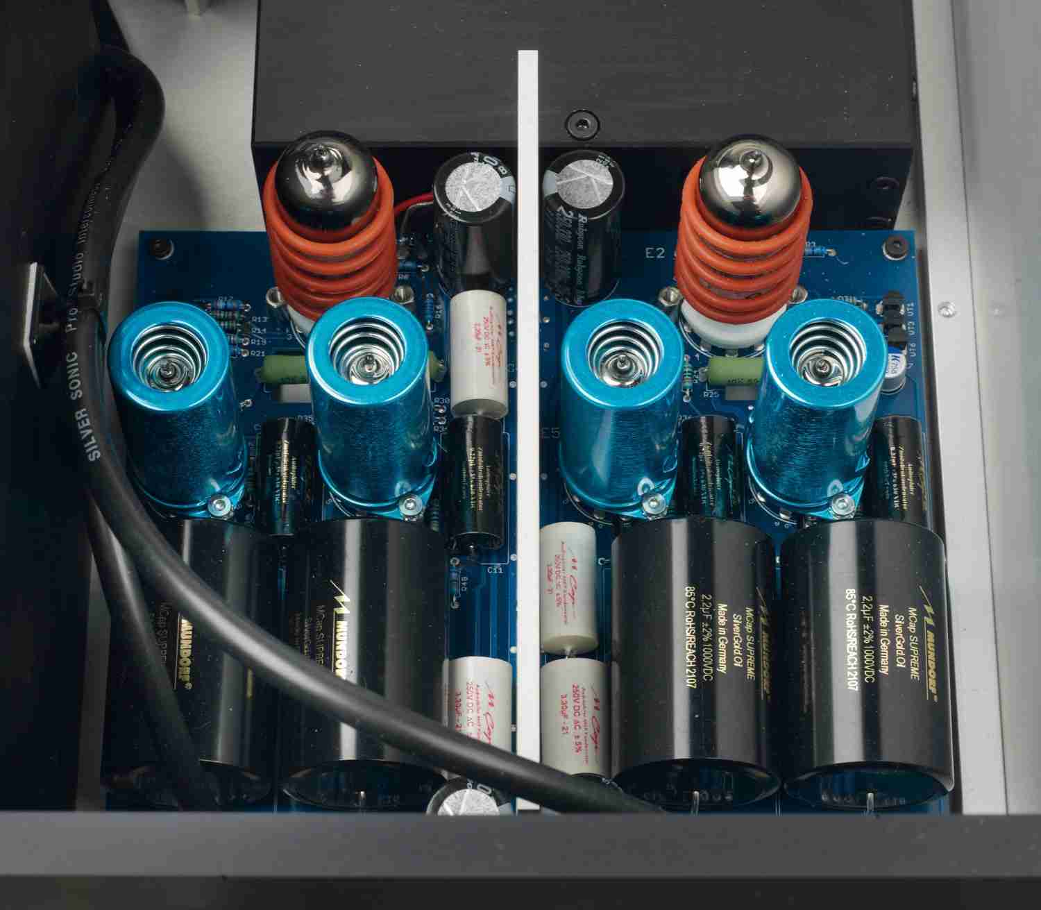 Systemtest: Canor Hyperion P1, Canor Virtus M1, Bild 4 Vor-Endstufenkombis Hifi Canor Hyperion P1, Canor Virtus M1 im Test , Bild 4