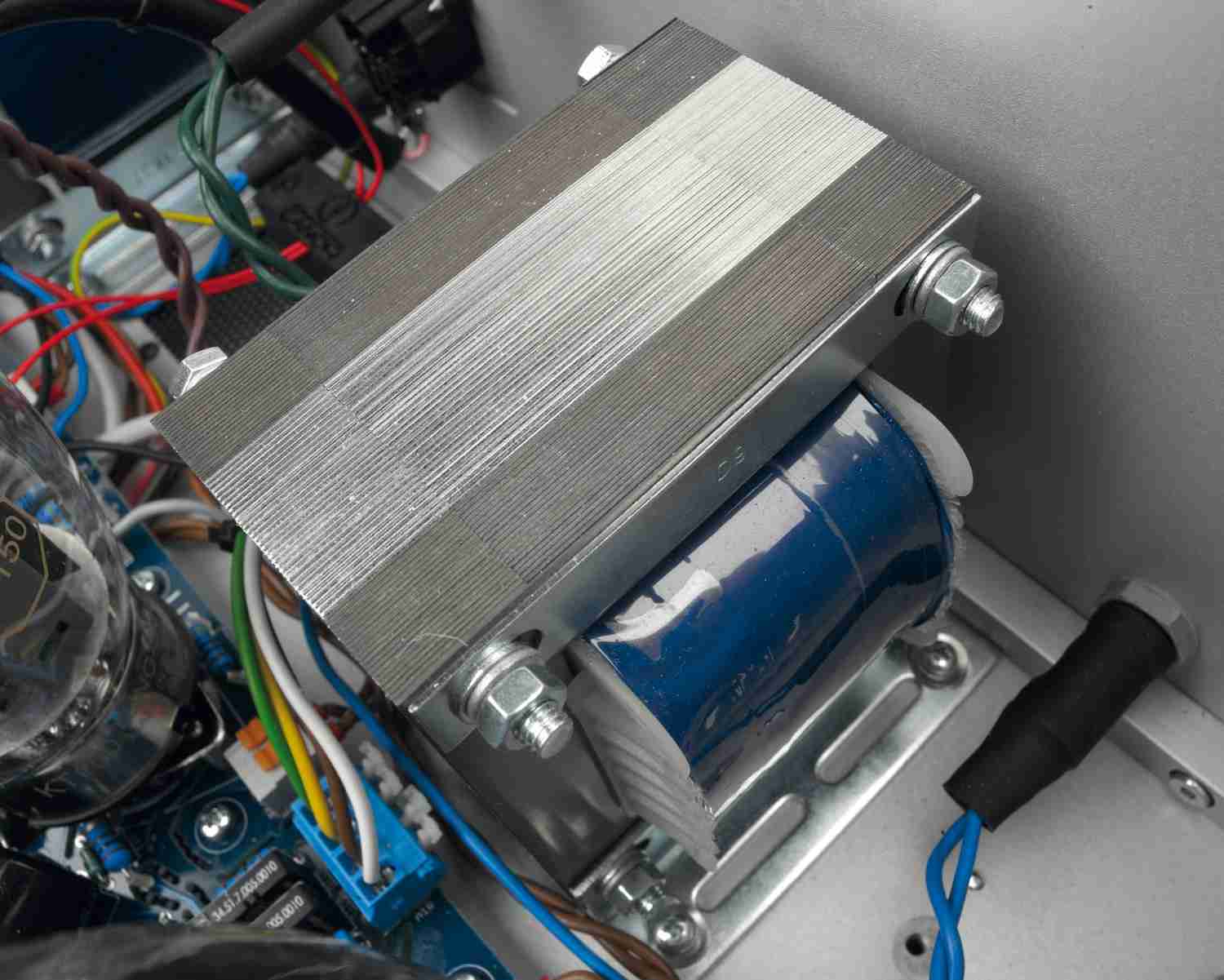 Systemtest: Canor Hyperion P1, Canor Virtus M1, Bild 8 Vor-Endstufenkombis Hifi Canor Hyperion P1, Canor Virtus M1 im Test , Bild 8