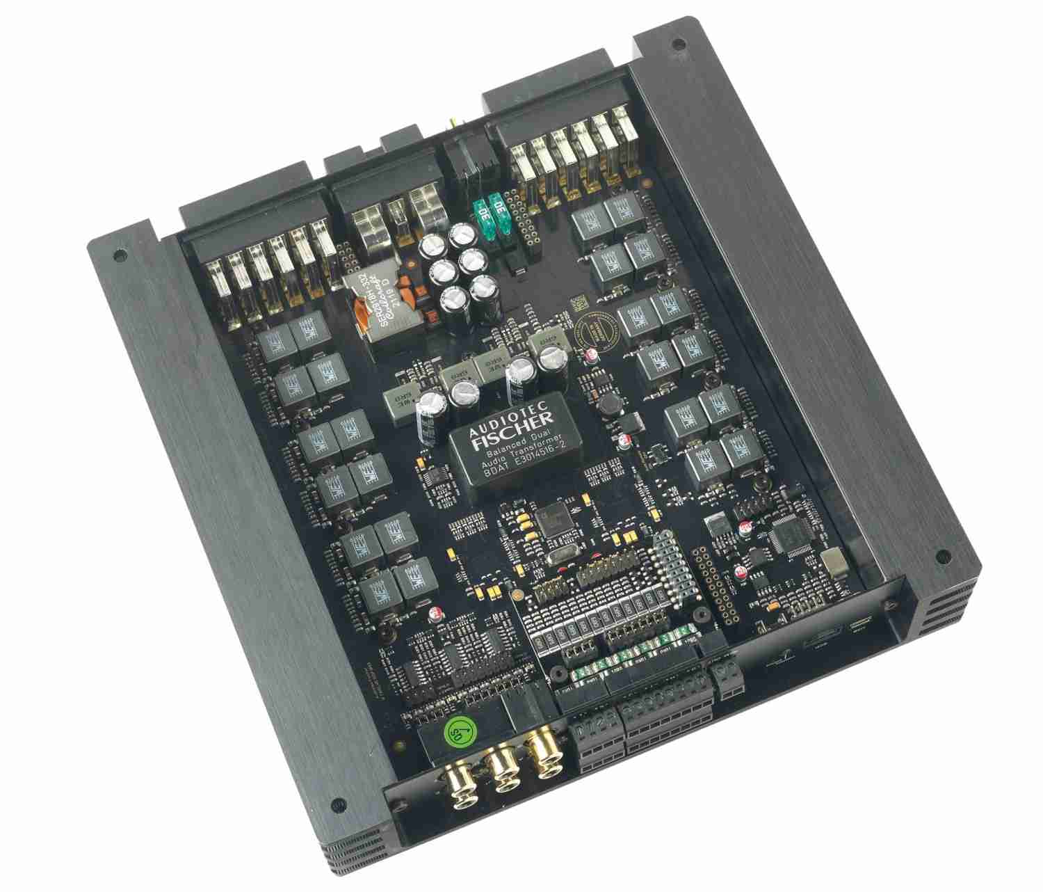 12-Kanal DSP-Verstärker mit extremer Leistungsdichte: Helix V TWELVE DSP MK2, Bild 2 In-Car Endstufe Multikanal Helix V TWELVE DSP MK2 im Test, Bild 2