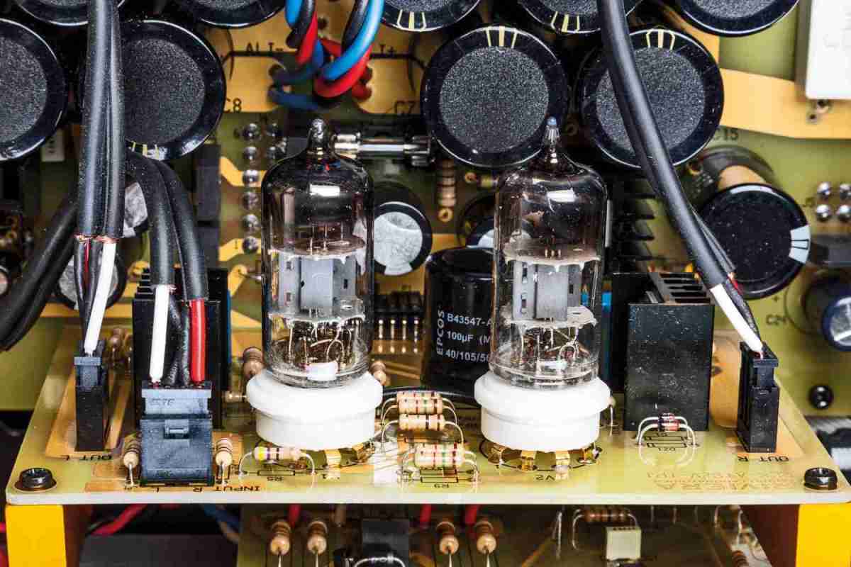 Hybrid- Vollverstärker der Luxusklasse: Riviera Audio Labs Levante, Bild 3 Vollverstärker Riviera Audio Labs Levante im Test, Bild 3