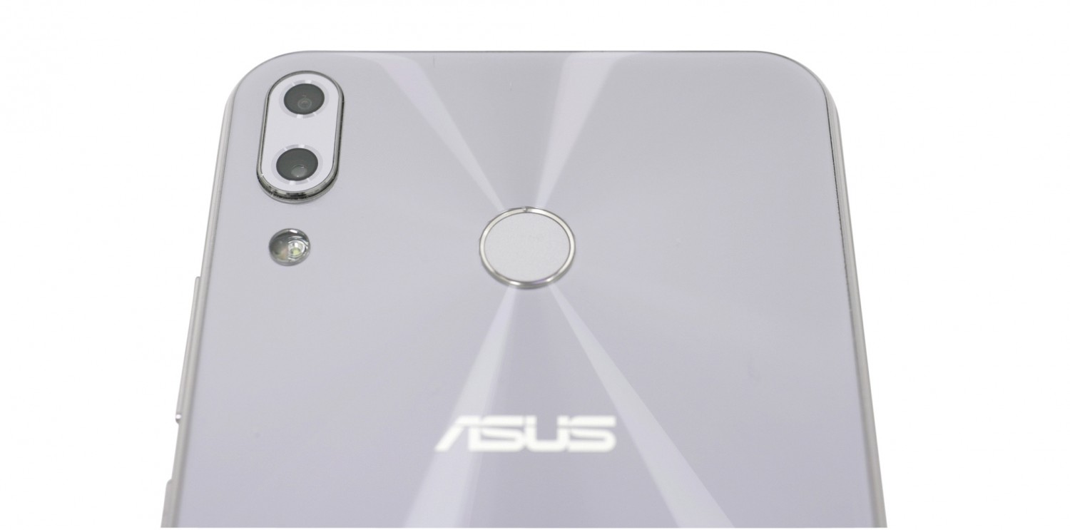 Smartphones Asus ZenFone 5 (ZE620KL) im Test, Bild 2