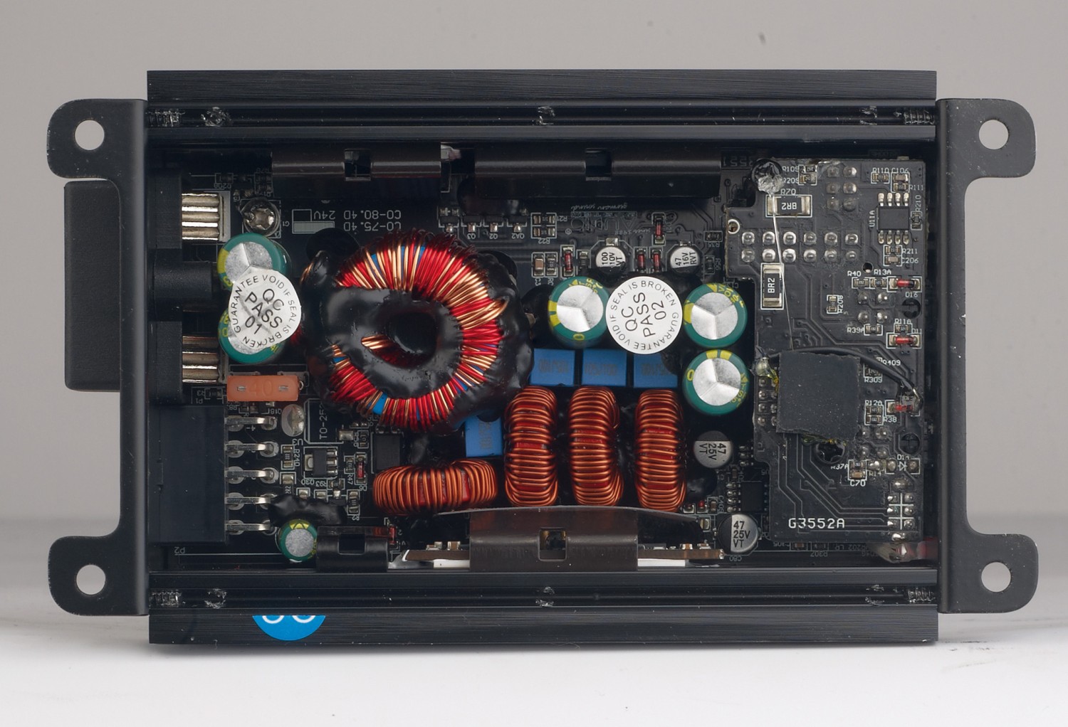 Miniatur-Wunder-Amp: Audio System M-500.4MD, Bild 3 Car Hifi Endstufe 4-Kanal Audio System M-500.4MD im Test, Bild 3