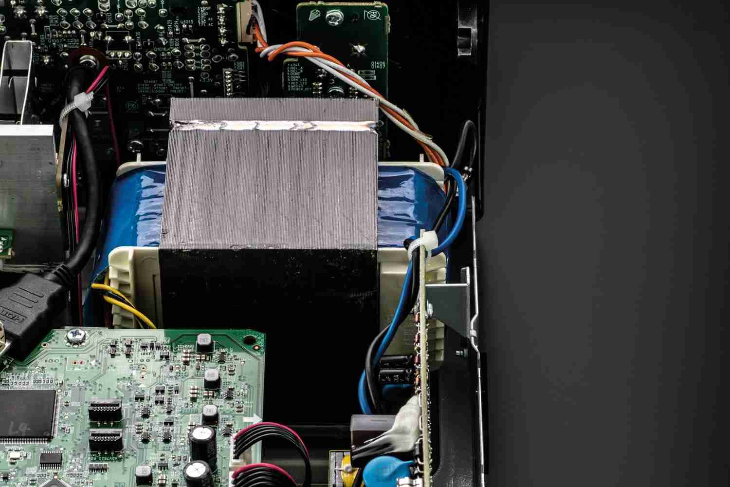 Starkes Stück: Denon AVR-X1600H, Bild 2 AV-Receiver Denon AVR-X1600H im Test, Bild 2