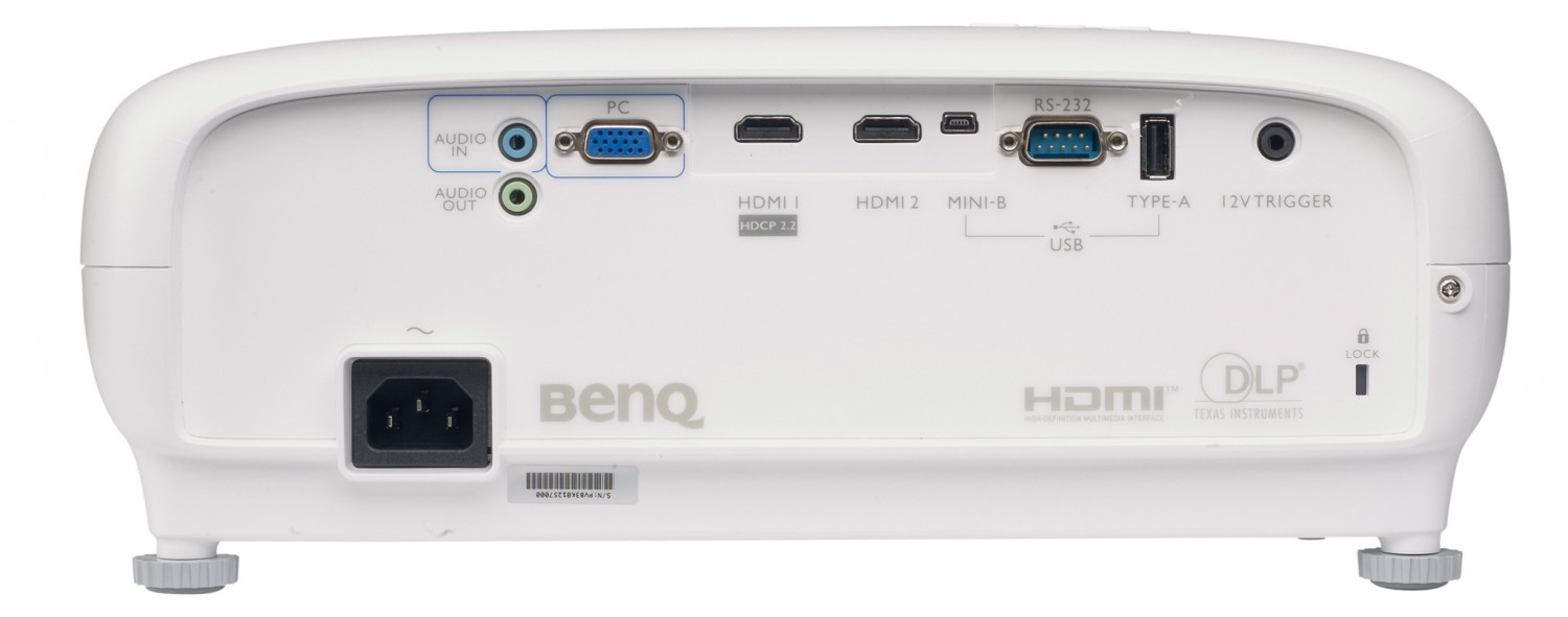 BenQ W1720 – günstiger Beamer, werksseitig kalibriert: BenQ W1720, Bild 2 Beamer BenQ W1720 im Test, Bild 2