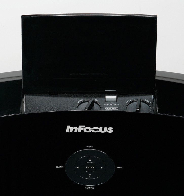 Über den Teich schauen: InFocus SP8604, Bild 2 Beamer InFocus SP8604 im Test, Bild 2