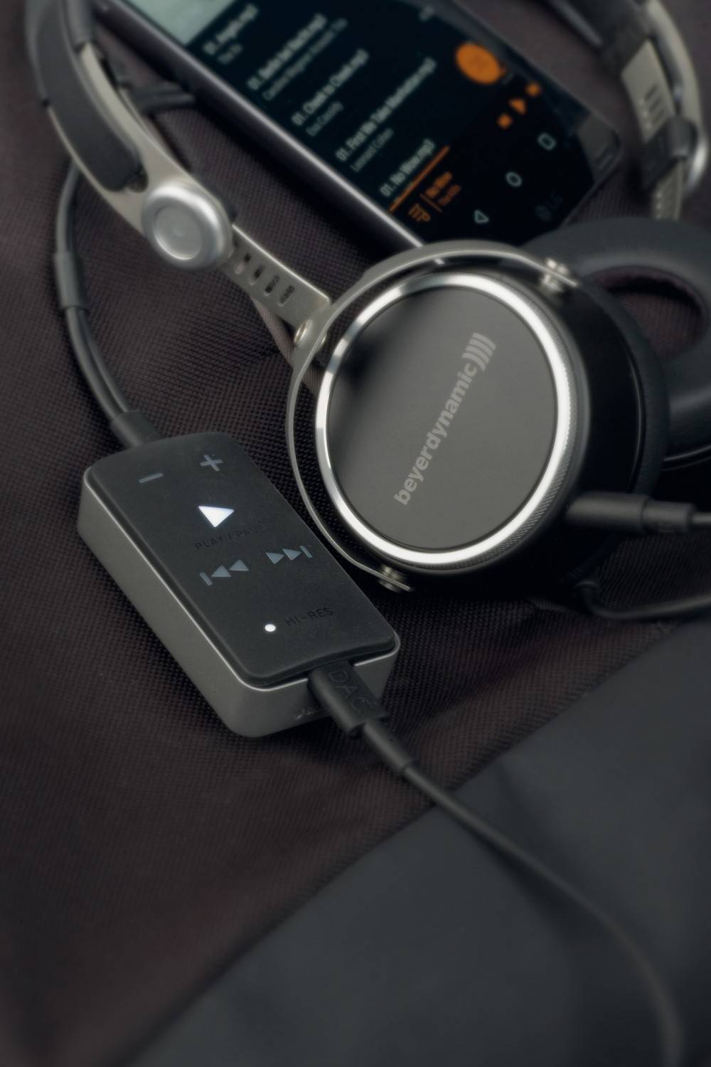 Serientest: Beyerdynamic Aventho wired, Beyerdynamic Impacto universal, Bild 1 Kopfhörer Hifi Beyerdynamic Aventho wired, Beyerdynamic Impacto universal im Test , Bild 1