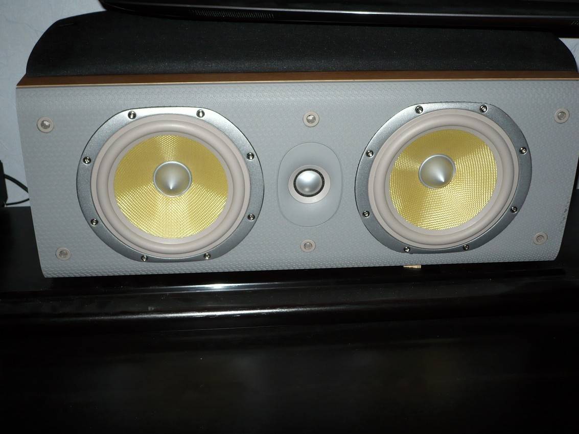 goldene Mitte von B&W: B&W Bowers & Wilkins Center, Bild 1 Lautsprecher Surround B&W Bowers & Wilkins Center im Test, Bild 1