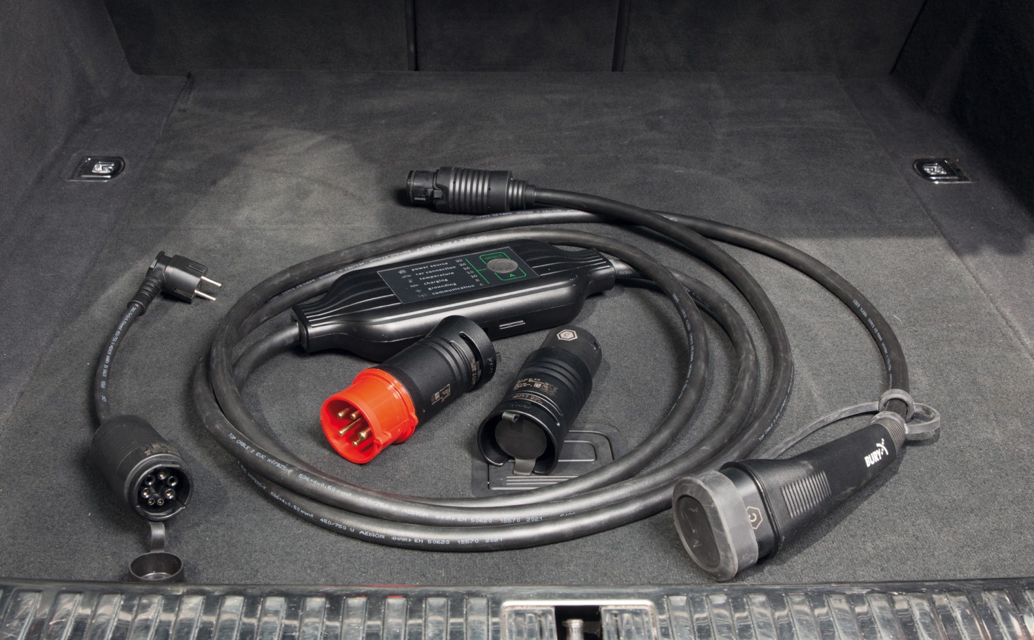 3-in-1- Ladelösung: Bury Powerflash 9050, Bild 11 Car Hifi sonstiges Bury Powerflash 9050 im Test, Bild 11