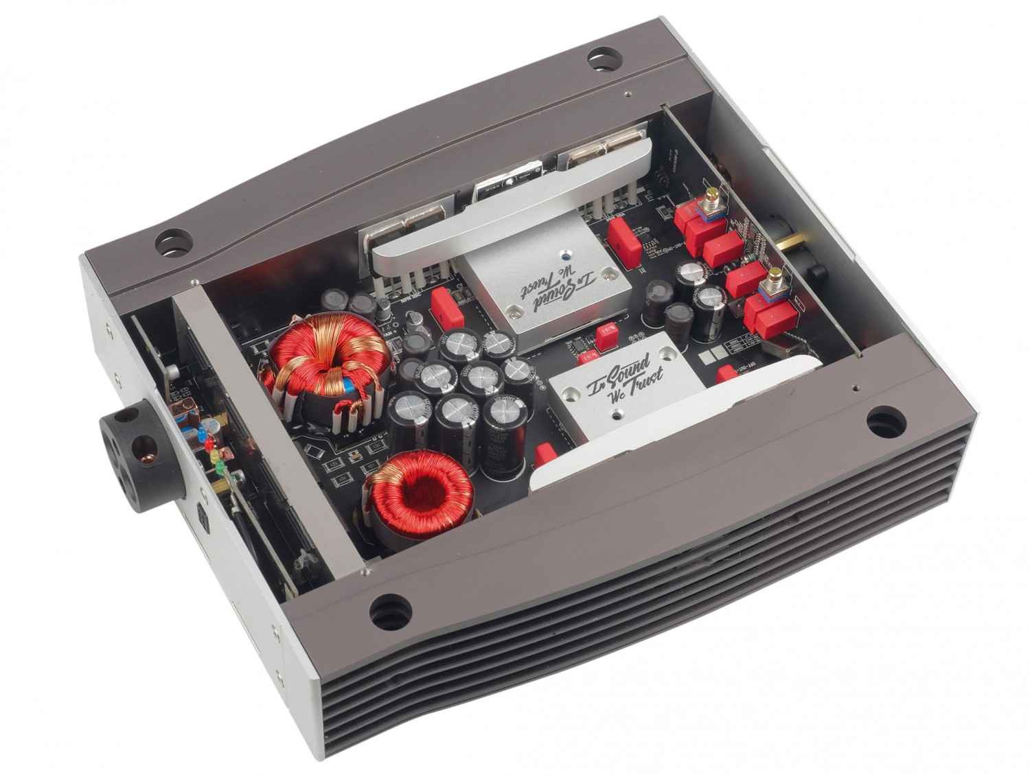 Detailarbeit: Eton Core 2, Bild 2 Car-HiFi Endstufe 2-Kanal Eton Core 2 im Test, Bild 2