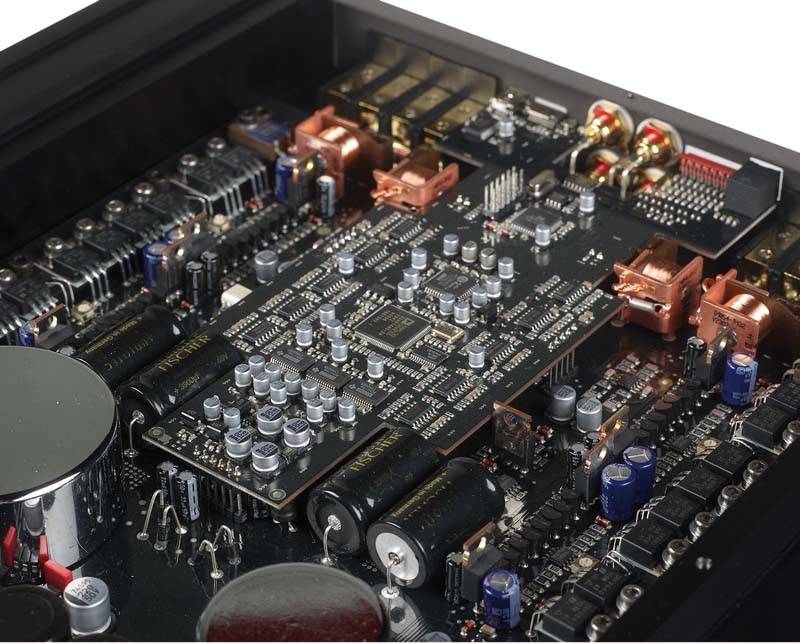 Perfekte Kombination: Brax NOX4 DSP, Bild 2 Car-HiFi Endstufe 4-Kanal Brax NOX4 DSP im Test, Bild 2