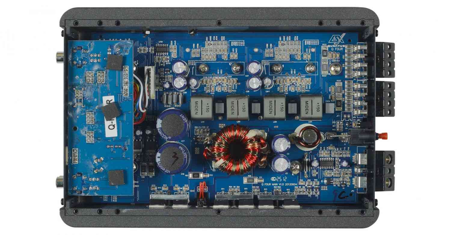 ESX Q-Four, Bild 3 Car-HiFi Endstufe 4-Kanal ESX Q-Four im Test, Bild 3