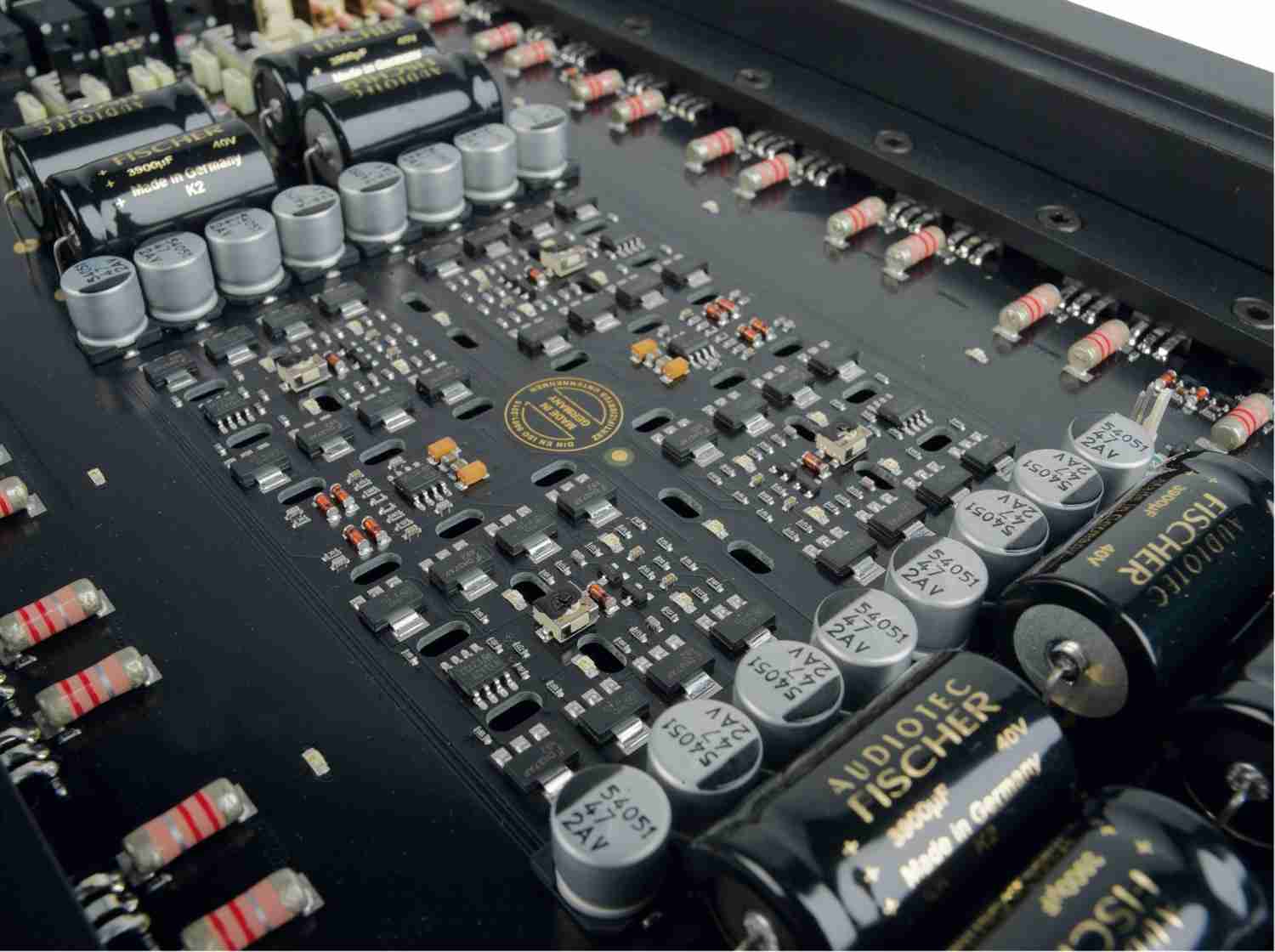 Helix C Four – edle Vierkanalendstufe aus dem Sauerland: Helix C Four, Bild 3 Car-HiFi Endstufe 4-Kanal Helix C Four im Test, Bild 3
