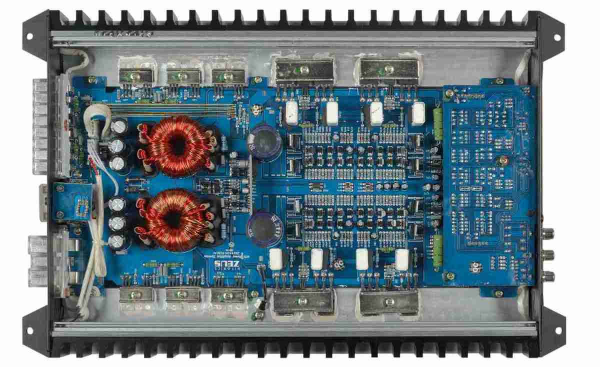 Hifonics ZRX 4404, Bild 13 Car-HiFi Endstufe 4-Kanal Hifonics ZRX 4404 im Test, Bild 13