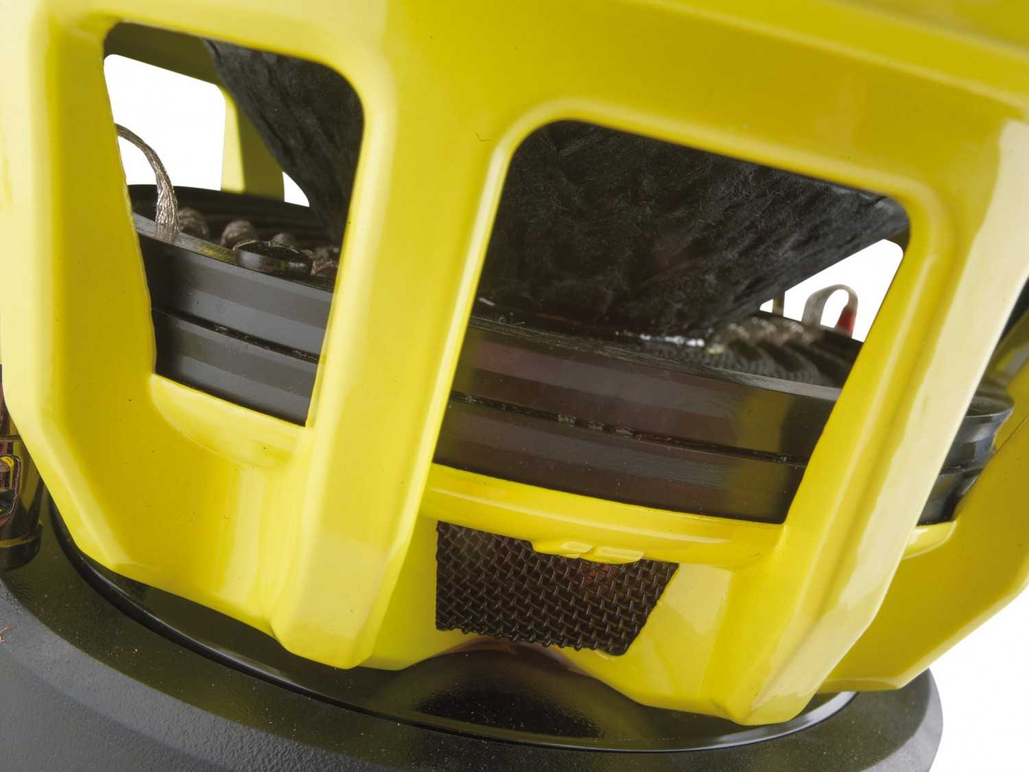 GZHW 20SPL – 20-cm-Subwoofer von Ground Zero: Ground Zero GZHW 20SPL, Bild 2 Car-HiFi Lautsprecher Ground Zero GZHW 20SPL im Test, Bild 2