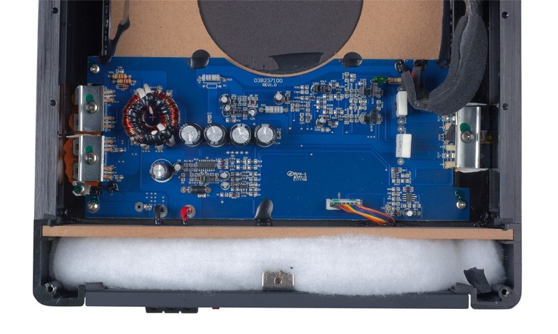 Voll im Trend: Axton AXB25P, Bild 4 Car-Hifi Subwoofer Aktiv Axton AXB25P im Test, Bild 4