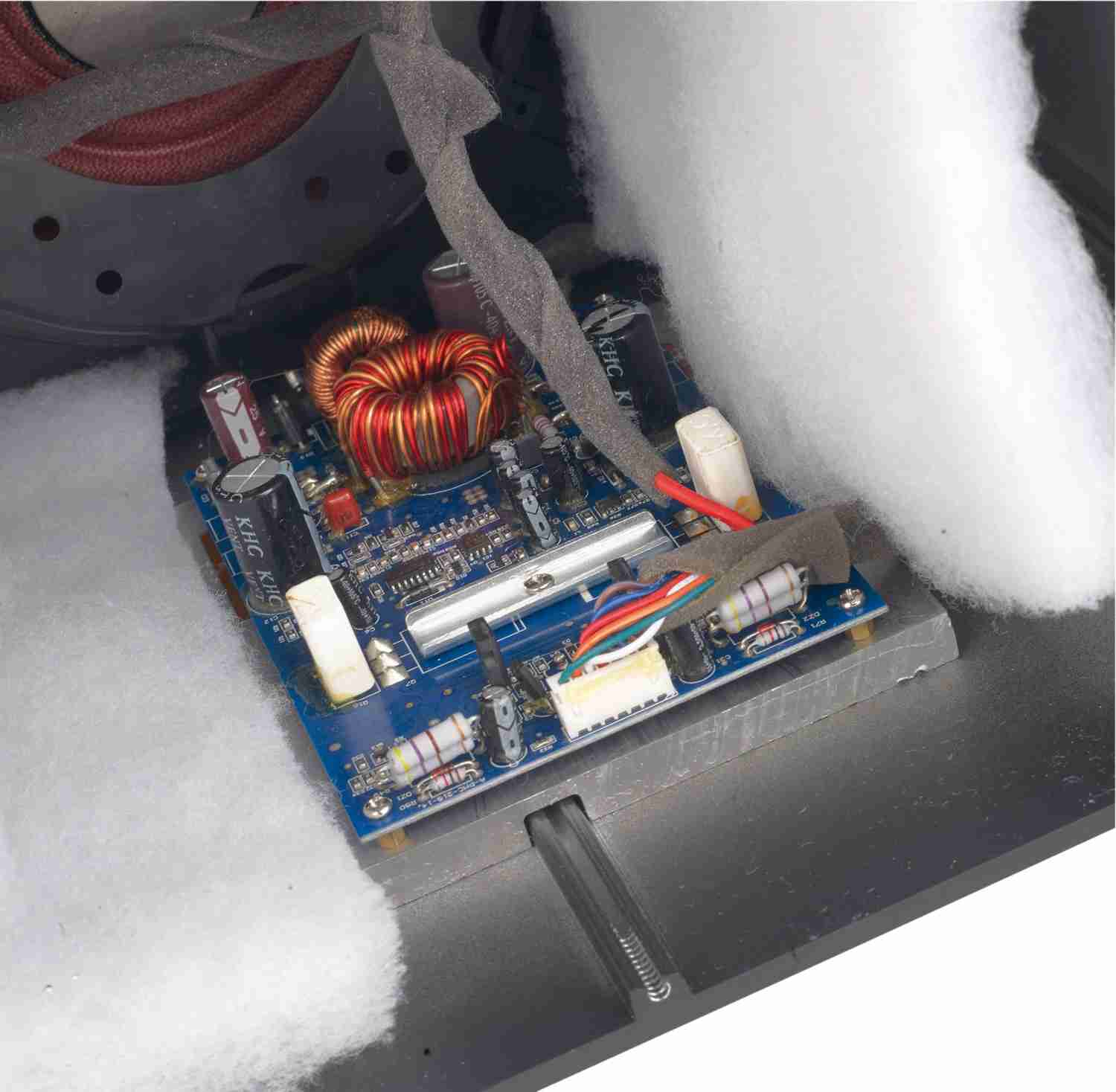 Power- Cube: ESX V1600A, Bild 2 Car-Hifi Subwoofer Aktiv ESX V1600A im Test, Bild 2