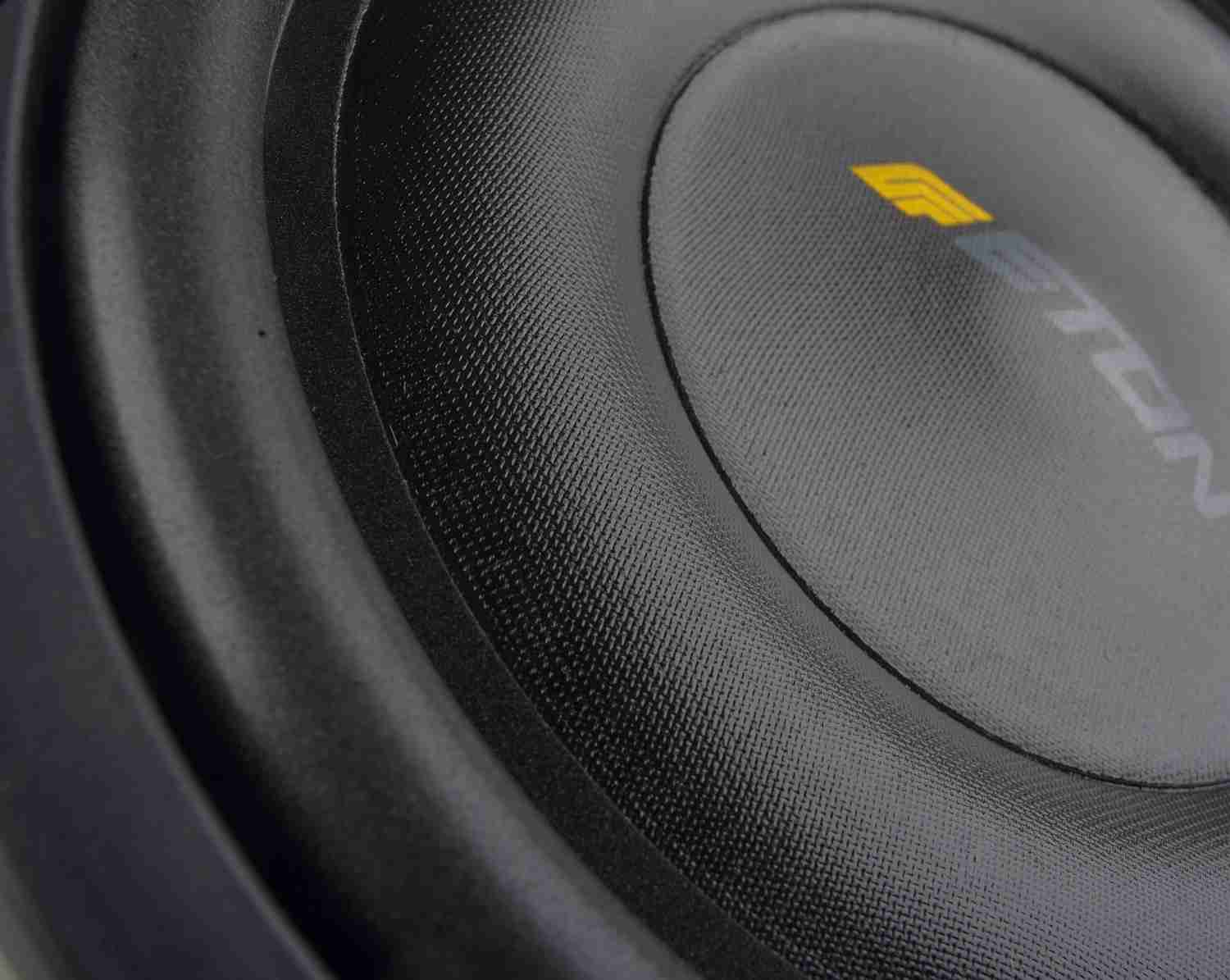 Slimline: Eton M10 Flat, Bild 4 Car-Hifi Subwoofer GehÀuse Eton M10 Flat im Test, Bild 4
