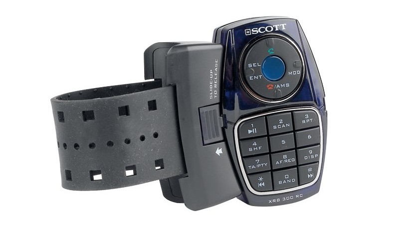 Musik hören und Telefonieren über Bluetooth: Scott XRB300RC, Bild 3 1-DIN-Autoradios Scott XRB300RC im Test, Bild 3