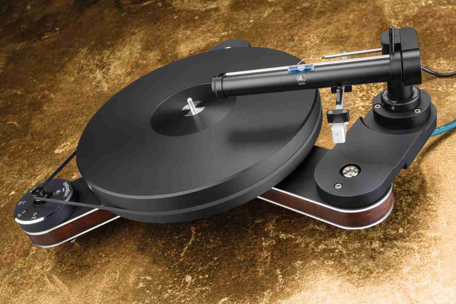 Geradlinige Sache: Clearaudio Innovation Basic/SwingBase/TT5, Bild 1 Plattenspieler Clearaudio Innovation Basic/SwingBase/TT5 im Test, Bild 1