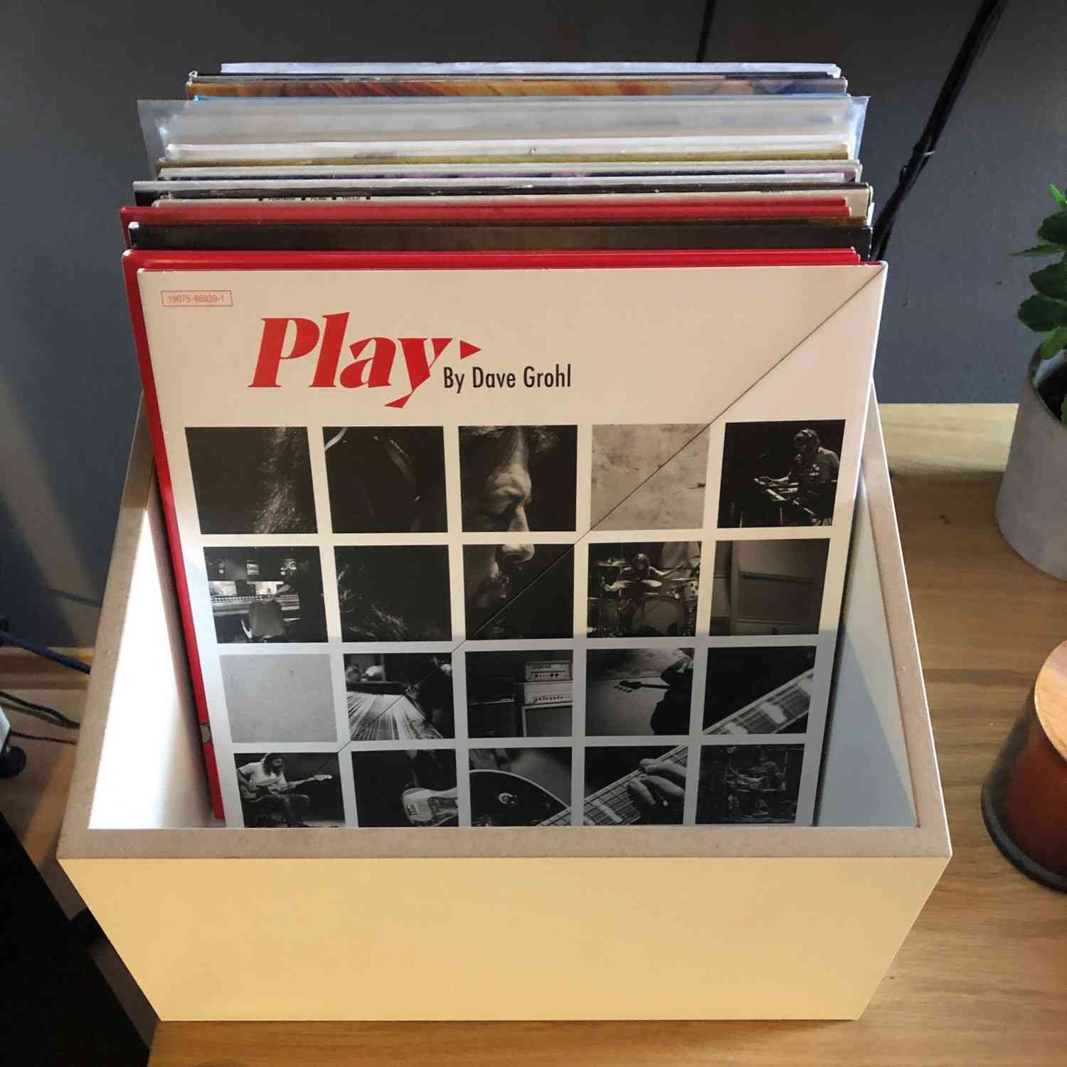Dave Grohl – Play: Dave Grohl – Play (Roswell Records / RCA), Bild 1 Schallplatte Dave Grohl – Play (Roswell Records / RCA) im Test, Bild 1