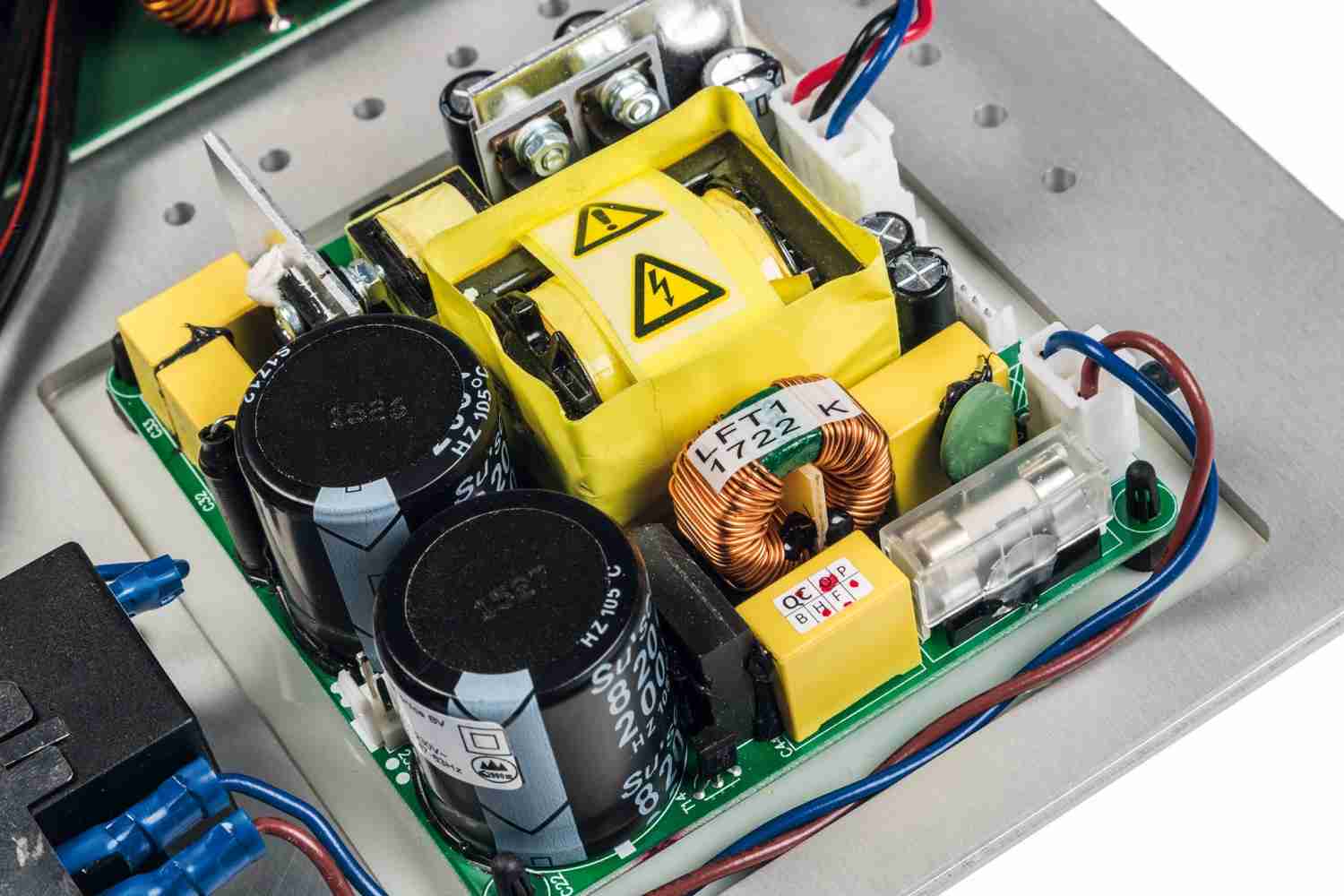 ... Kontrolle ist besser: HiFi-Akademie PowerAmp P6s, Bild 6 Endstufen HiFi-Akademie PowerAmp P6s im Test, Bild 6