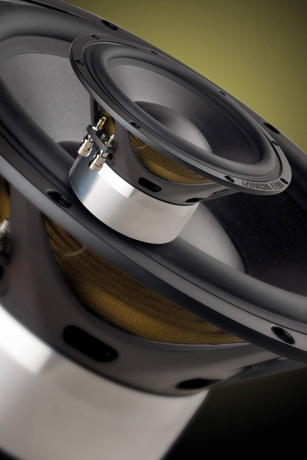 Mit Herz und Hand: Ground Zero GZPW Reference 250, Bild 1 Car-Hifi Subwoofer Chassis Ground Zero GZPW Reference 250 im Test, Bild 1