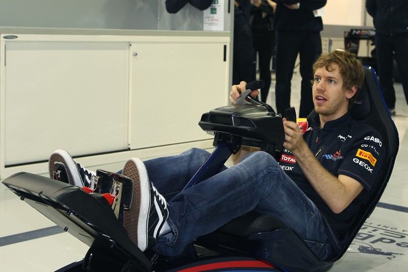 Vette(ls) Perspektive: Playseat Red Bull Racing F1, Bild 2 Hifi & TV Möbel Playseat Red Bull Racing F1 im Test, Bild 2