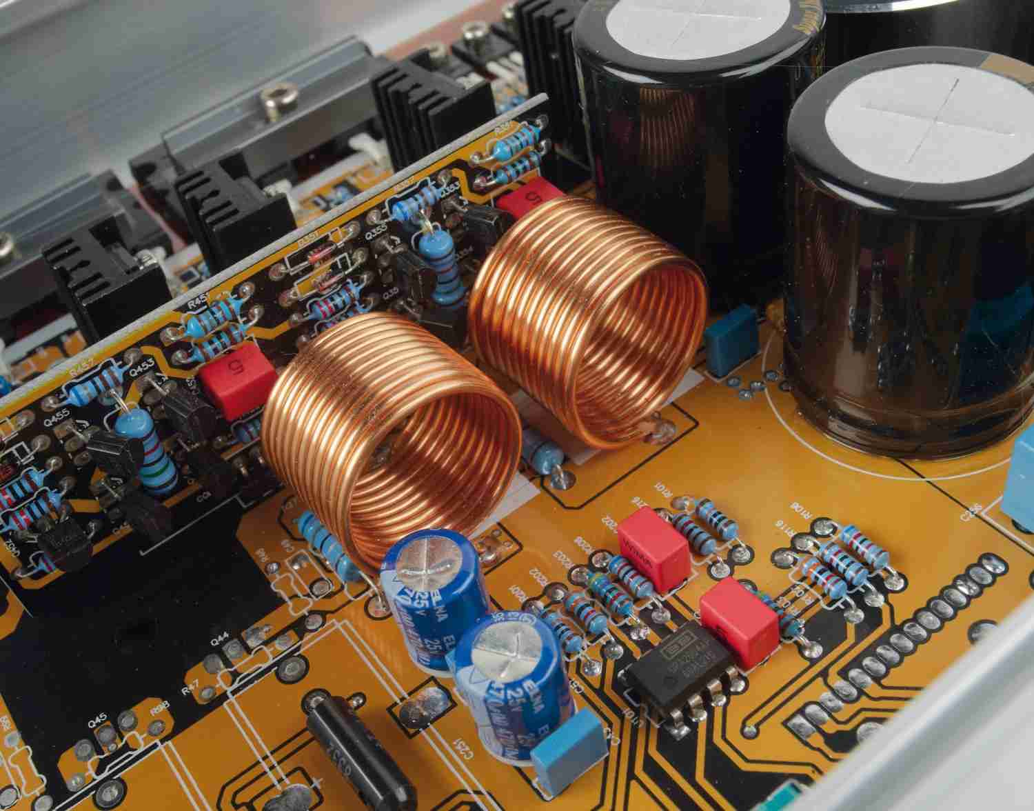 Phoenix Gold ZQ9004 – High-End Vierkanalendstufe im Test: Phoenix Gold ZQ9004, Bild 2 In-Car Endstufe 4-Kanal Phoenix Gold ZQ9004 im Test, Bild 2