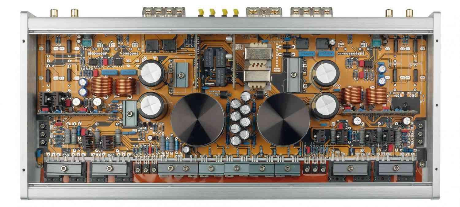 Phoenix Gold ZQ9004 – High-End Vierkanalendstufe im Test: Phoenix Gold ZQ9004, Bild 3 In-Car Endstufe 4-Kanal Phoenix Gold ZQ9004 im Test, Bild 3