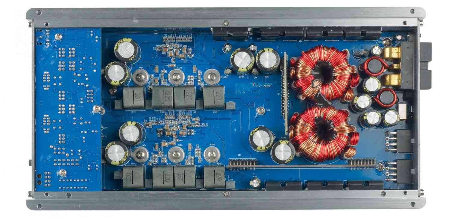 Musway EIGHT100 – 8-Kanal-Endstufe mit Hammerleistung: Musway EIGHT100, Bild 4 In-Car Endstufe Multikanal Musway EIGHT100 im Test, Bild 4