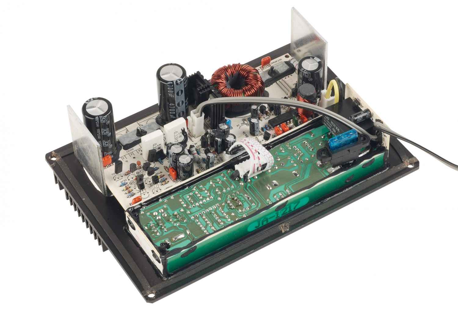Ground Zero GZIB 200XBR-ACT, Bild 11 In-Car Subwoofer Aktiv Ground Zero GZIB 200XBR-ACT im Test, Bild 11