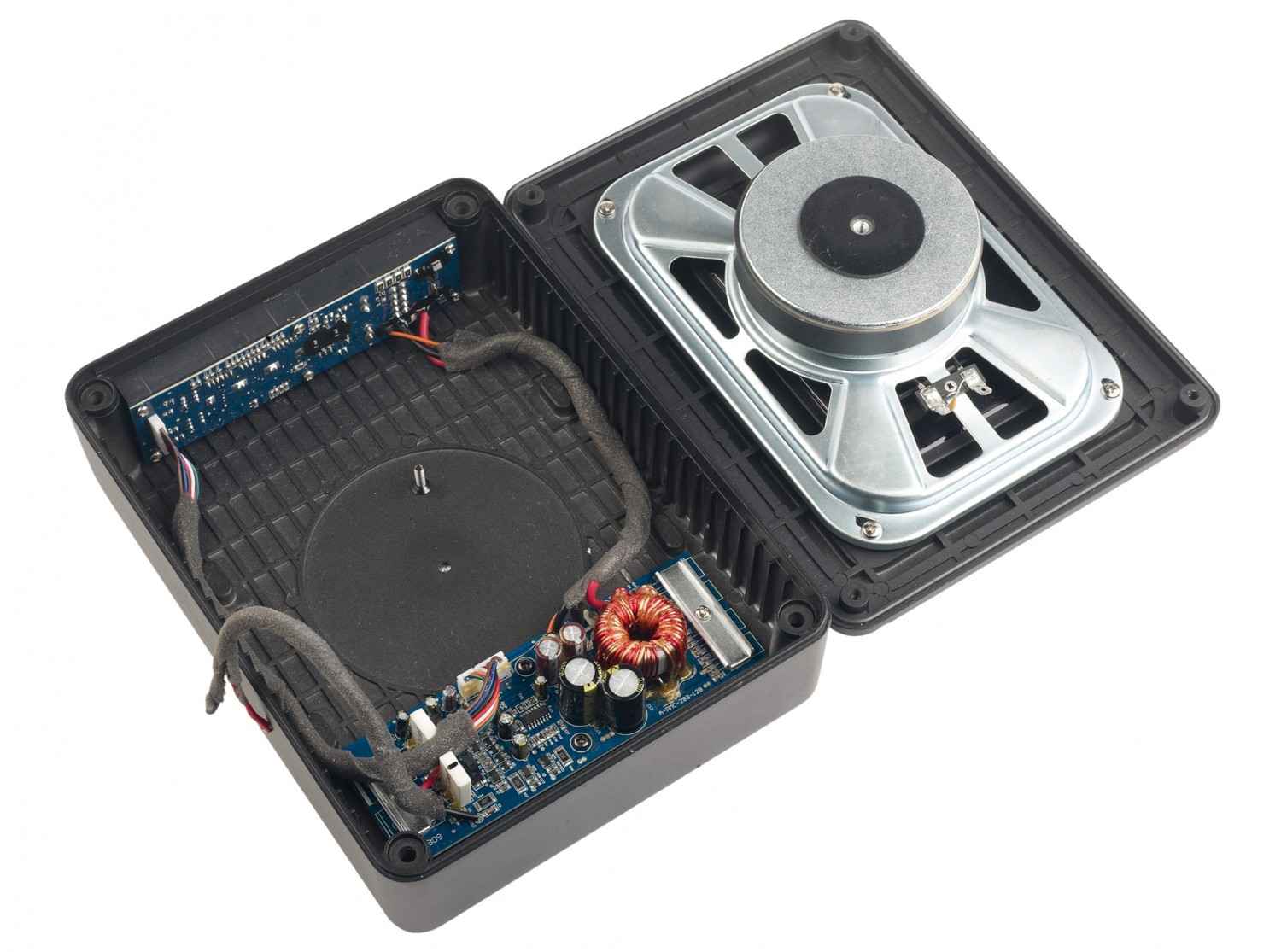 Der kleinste Aktivsubwoofer: Hifonics MRX168A, Bild 2 In-Car Subwoofer Aktiv Hifonics MRX168A im Test, Bild 2