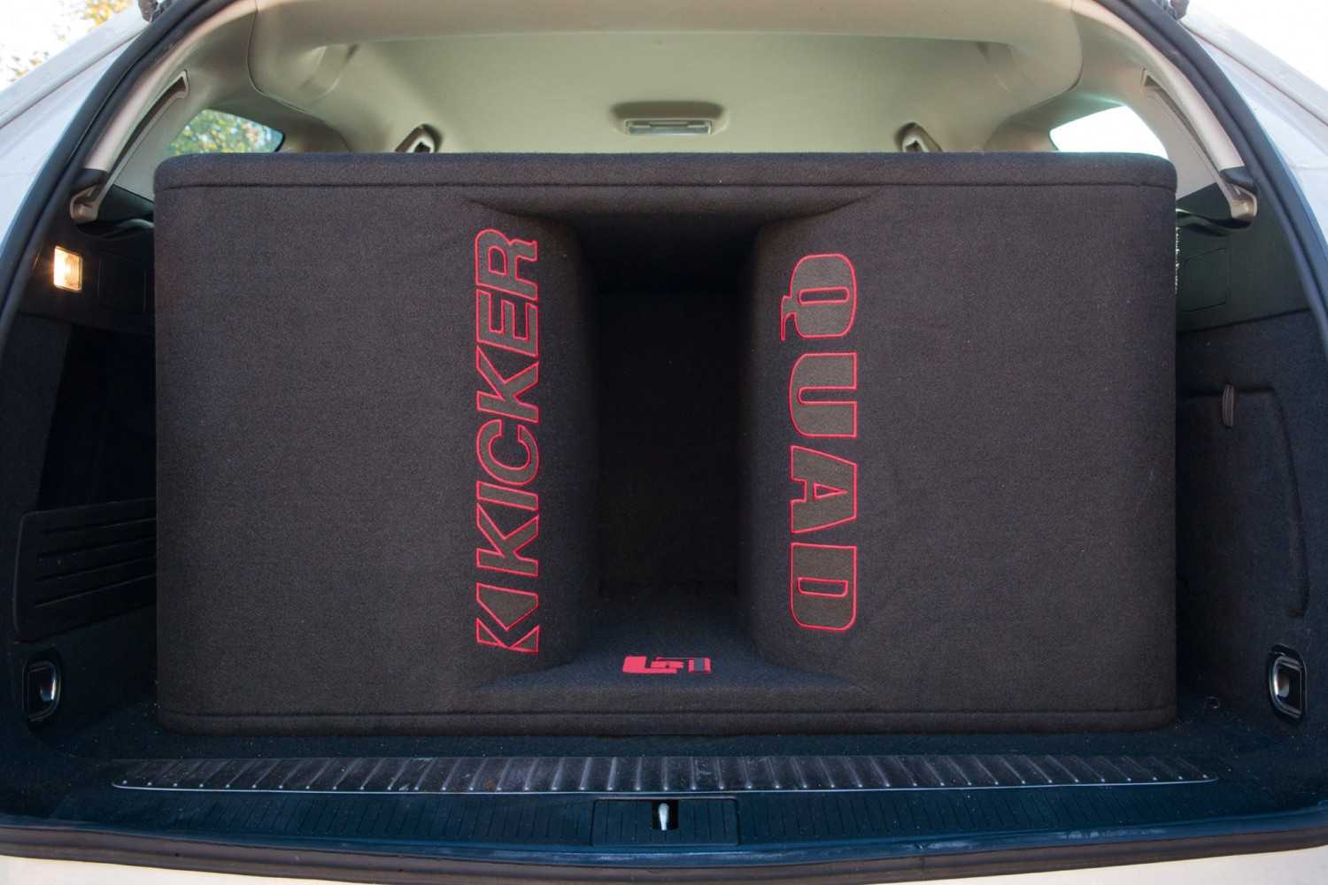 Kicker QL7R122 - Quad-Woofer für Pegelfans: Kicker QL7R122, Bild 5 In-Car Subwoofer Gehäuse Kicker QL7R122 im Test, Bild 5