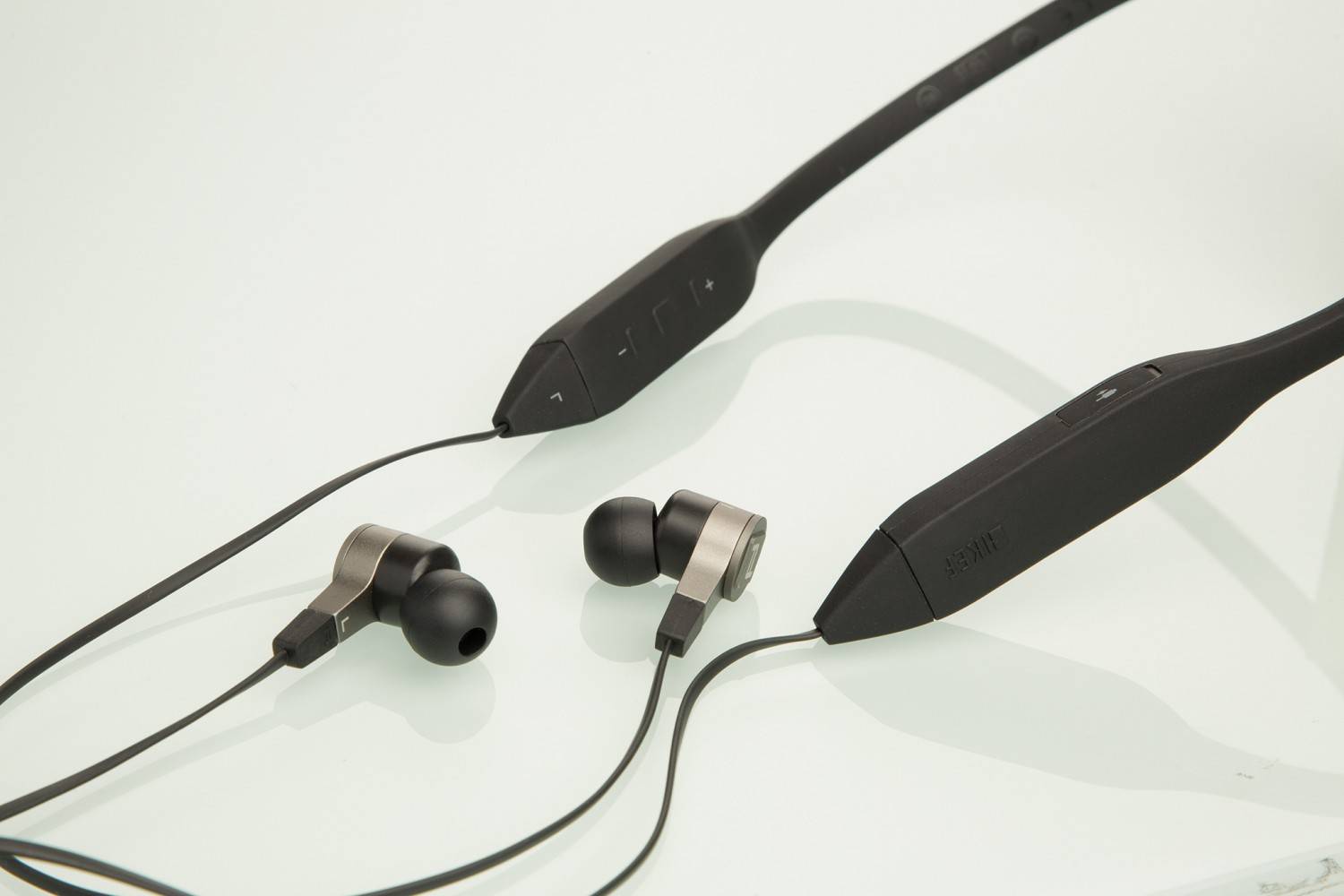 Porsche mit Wunschausstattung: KEF Motion One, Bild 1 Kopfhörer InEar KEF Motion One im Test, Bild 1