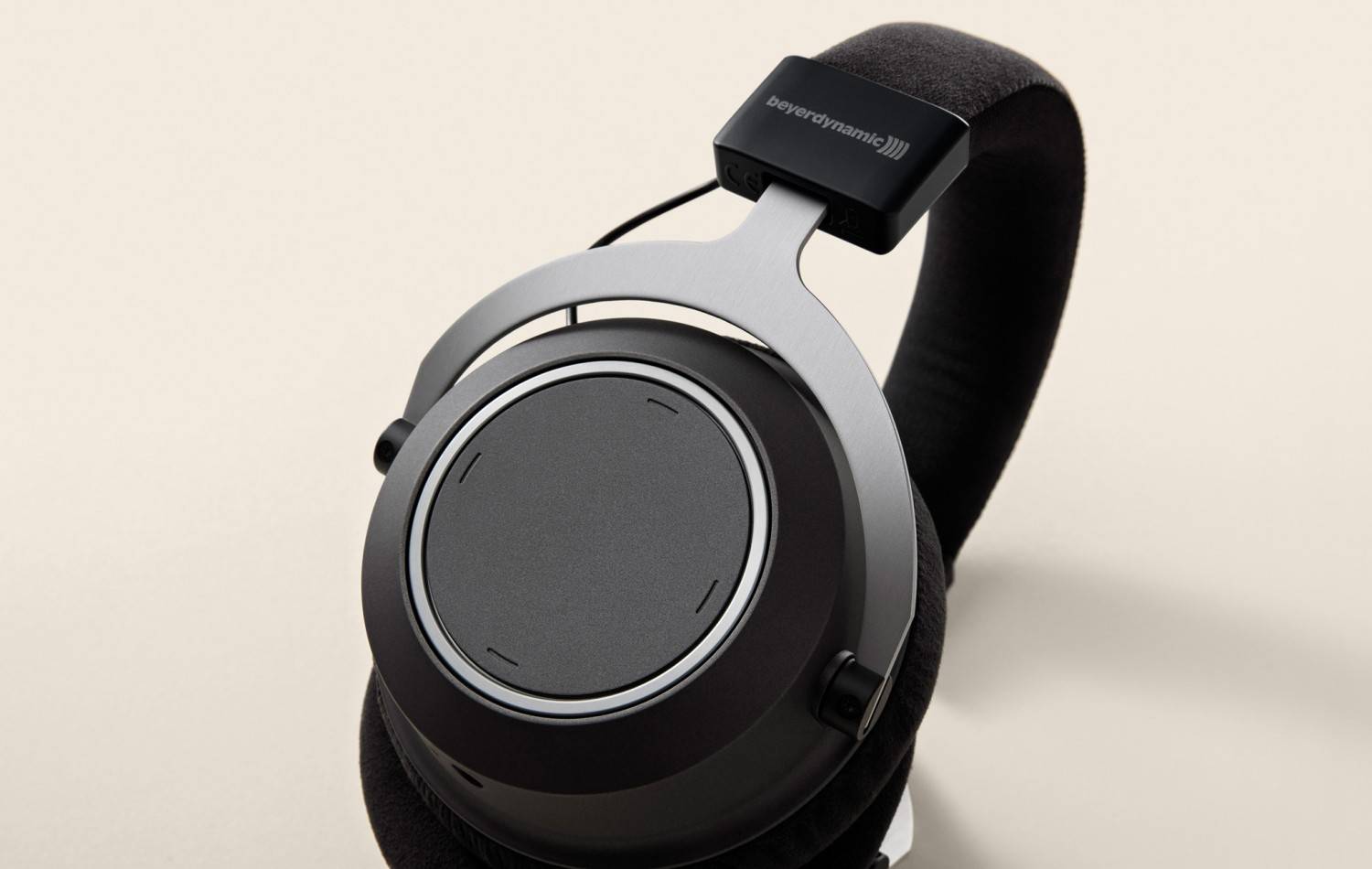 Reich an Klang, arm an Kabeln: Beyerdynamic Amiron Wireless, Bild 2 Kopfhörer Hifi Beyerdynamic Amiron Wireless im Test, Bild 2