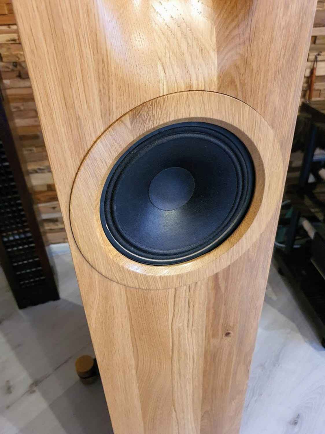 High End Designlautsprecher: 8MM Audio Labs PIU, Bild 5 Lautsprecher Stereo 8MM Audio Labs PIU im Test, Bild 5