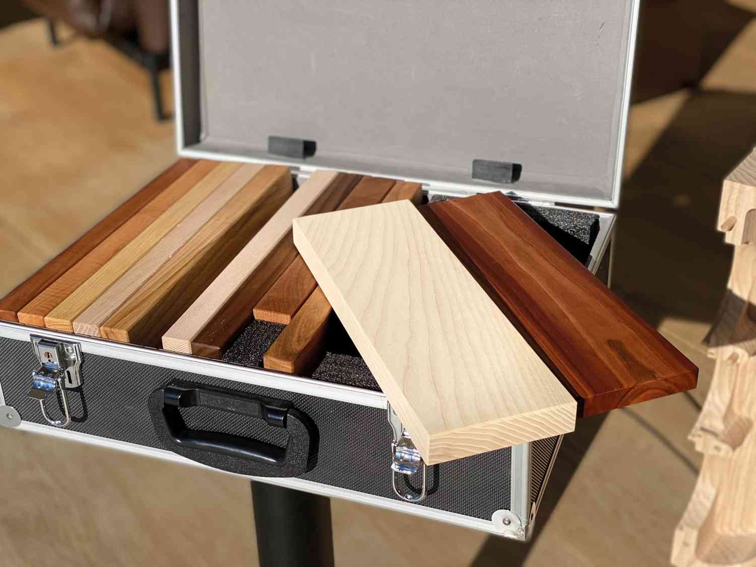 Edle Kompaktbox mit Vollholzgehäuse: WLM Stella mit Verstärker Josef, Bild 2 Lautsprecher Stereo WLM Stella mit Verstärker Josef im Test, Bild 2