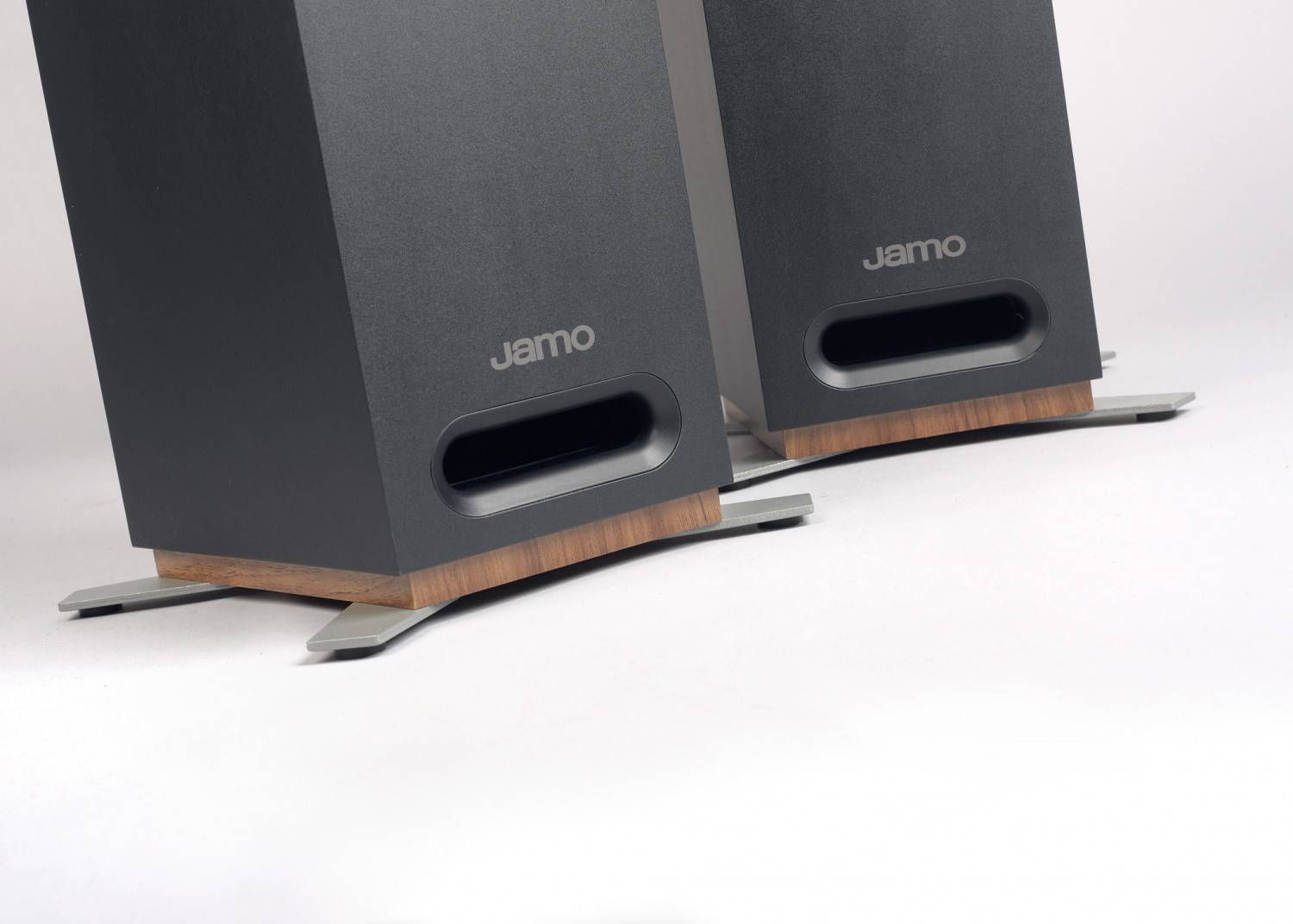 Sound & Style: Jamo S 809 HCS/S 810 Sub/S 8 ATM, Bild 7 Lautsprecher Surround Jamo S 809 HCS/S 810 Sub/S 8 ATM im Test, Bild 7