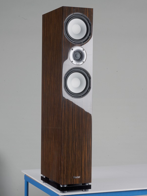 Edelholz und feinste Technik: Magnat Quantum 800-Serie, Bild 3 Lautsprecher Surround Magnat Quantum 800-Serie im Test, Bild 3
